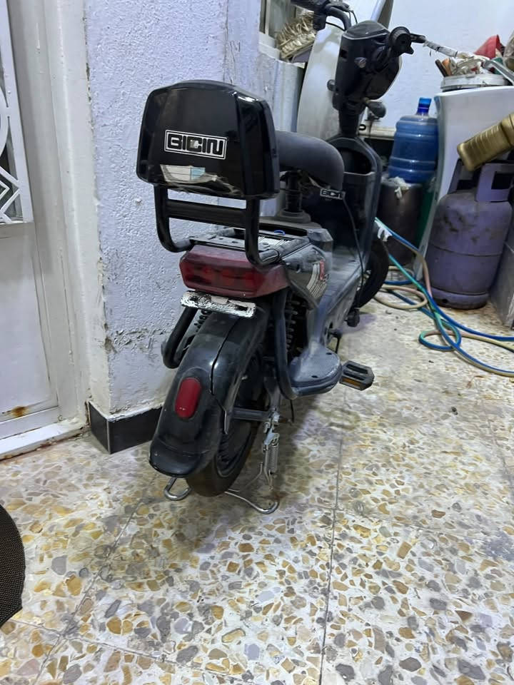 دراجة SK8 شحن
حجم 14
بطاريتها منتهية لازم يتبدلن مادري بيش يعني على زكاطها  متشتغل
قيم وراسلني ***********

