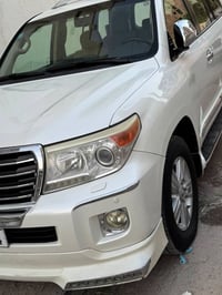 لاندكروزر • ٢٠١٤ • ماشيه ١١٠ الف