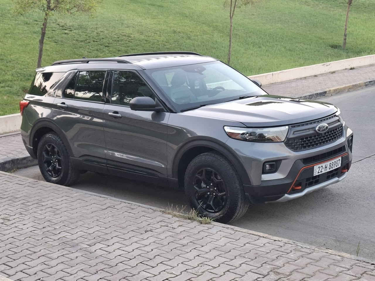 ‏Ford Explorer 2022 Timberline 4WD
السياره مرقمه جاهزة هزة رقم سنوية جديد بسمي السيارة 

الموديل : 2022

اللون :  نفطي 

 العداد :  44مايل

السعر : 260

 حجم المحرك : 4 سلندر (2,3L تيربو )
السيارة حادثها كلش خفيف بجم كبس بدون ايرباك رقم شاصي موجود بالمنشور 

المواصفات : Timberline

دبل اكسل 4WD
بصمة تشغيل 
كاميرة امامية و خلفية( 360 )
بصمات ابواب 
كراسي جلد لون زيتوني 
كراسي امامي تدفئة 
كراسي خلفي VIP تدفئة 
صندوق كهربائي  
كشنات كهربائي 
كشنات خلفي كهربائي
كشنات تدفئة 
كشنات خلفي تدفئة 
ستيرن تدفئة 
حساسات امامي وخلفي 
تشغيل عن بعد 
بصمة ترحيب 
عدد المقاعد (7) راكب 
رادار  وحساس امامي وخلفي
كشافات 
بريك بصمة Auto stop  
دبل صالنصه
بعد هواية مواصفات السيارة حيل نضيفة جاهزة مابيها اي نقص بشرط كير محرك تبريد كهربايات كله بشرط هزة رقم سنوية  جديد بسمي السيارة مكاني سليمانية سعر 260مجال للطيبين  للإستفسار اكثر اتصل ***********
