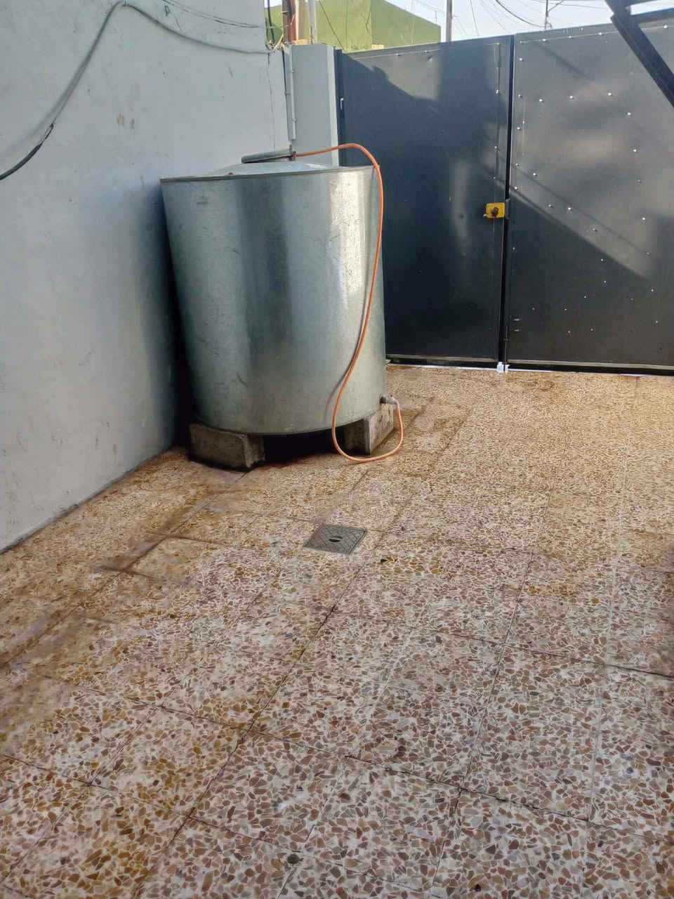 بيت للبيع حي الانتصار شارع 60 مقابيل المستوصف   مساحه 100 متر سند طابو موقع زين ومرغوب الماي زين
طابق واحد 

السعر 63 قفلو

لتواصل خاص او عل رقم

‏‪***********‬‏

‏‪***********‬‏
