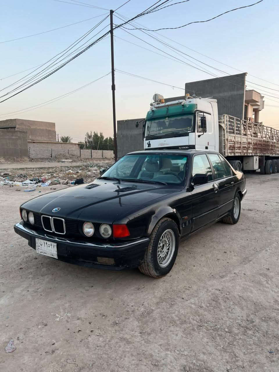 سلام عليكم للبيع بي ام 730 رقم بغداد موديل ٩٢تحويل ثاني يوم السياره خير من الله لاستفسار اتصل***********
