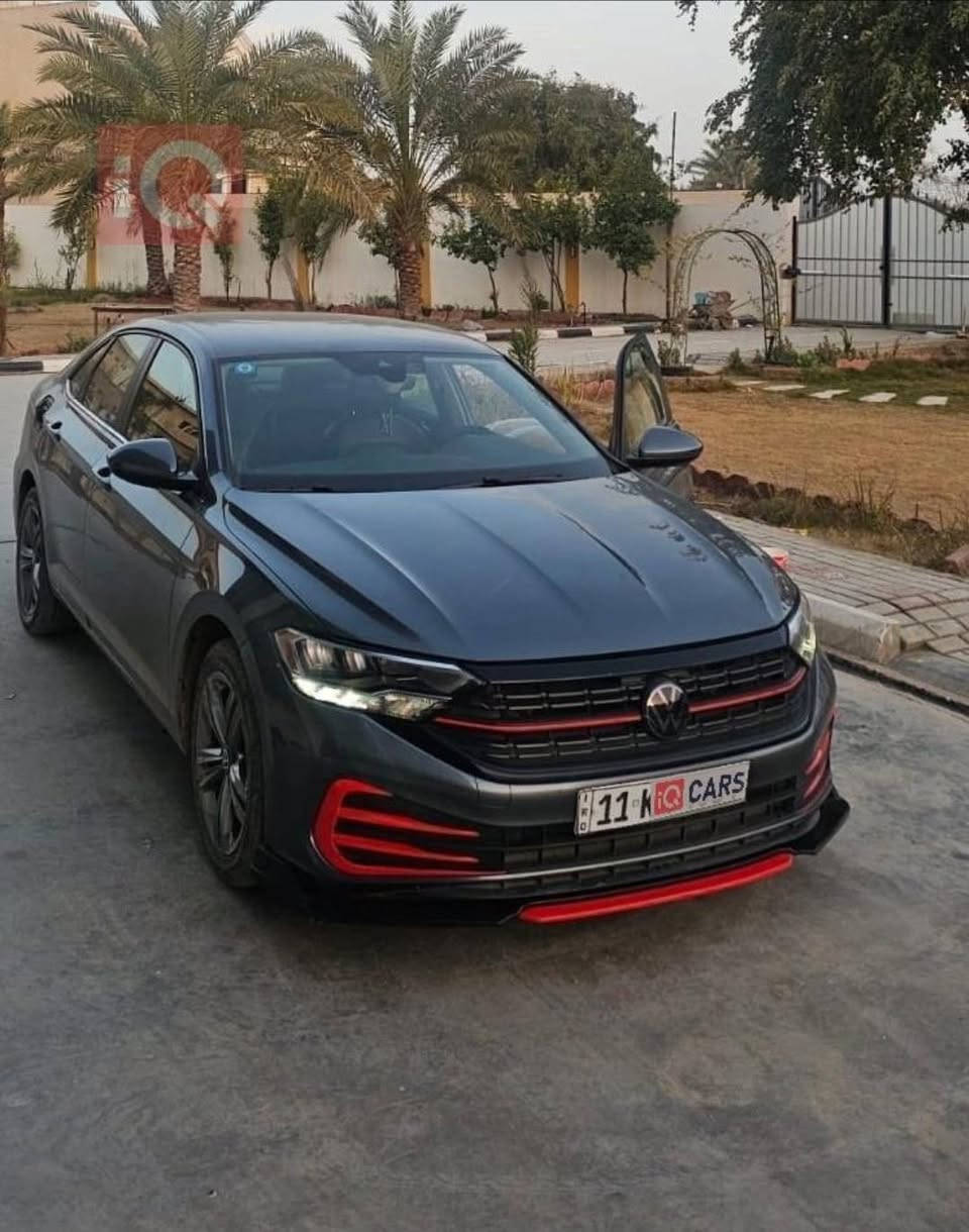 🚘 للبيع فولكس فاغن جيتا Jetta 2024 SE
الموديل: 2024

الفئة: SE

اللون: رمادي

المحرك: 1.5 لتر تيربو

القير: أوتوماتيك 8 سرعات

الدفع: أمامي

المقاعد: جلد/فينيش فاخر حسب التجهيز

الشاشة: شاشة وسطية مع أنظمة ترفيه واتصال

الكاميرا: كاميرا خلفية

التشغيل: تشغيل بصمة/زر حسب التجهيز

المكيف: أوتوماتيك

السلامة: أنظمة أمان ومساعدة للسائق

✨ السيارة نظيفة ومرتبة

🔧 الحادث: الجاملغ الخلفي عكس السائق

📍 الموقع: بغداد

💰 السعر: [149$]بيها مجال

📞 للتواصل: [***********]واتساب 

[***********] اتصال📞
