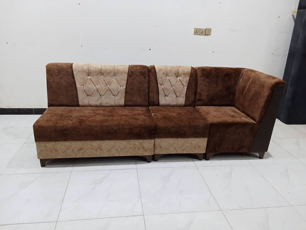 السلام عليكم زبائننا الكرام
✨رجعنا وياكم بحاويه جديده دوواوين شغل السليمانيه✨ 
    شغل قوه ومتانه وشغل درجه اولى 
عنوانه الجديد الناصرية الاسكان الصناعي شارع الجامع                      
للاستفسار اكثر مراسلة الصفحه او ع رقم ***********🥰
