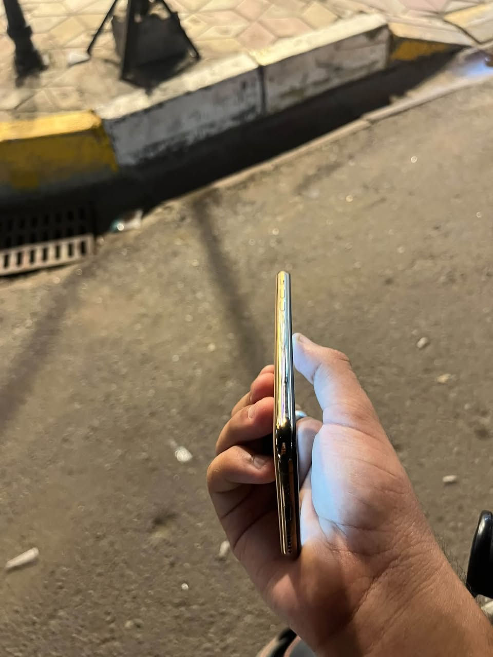 آيفون اكس إس
ذاكره 256 الجهاز مبدل بطاريه وشاشه اصليه بس خيارين الجهاز شرط كلشي شغال كامرات سيم كارت 
شاصيه كلش نظيف شوفه عينك بس السماعات الجوه عطلانه تبدليها ميكلف 10 لو 15 السعر 
100 وبي مجال التواصل خاص أو عل رقم
***********
