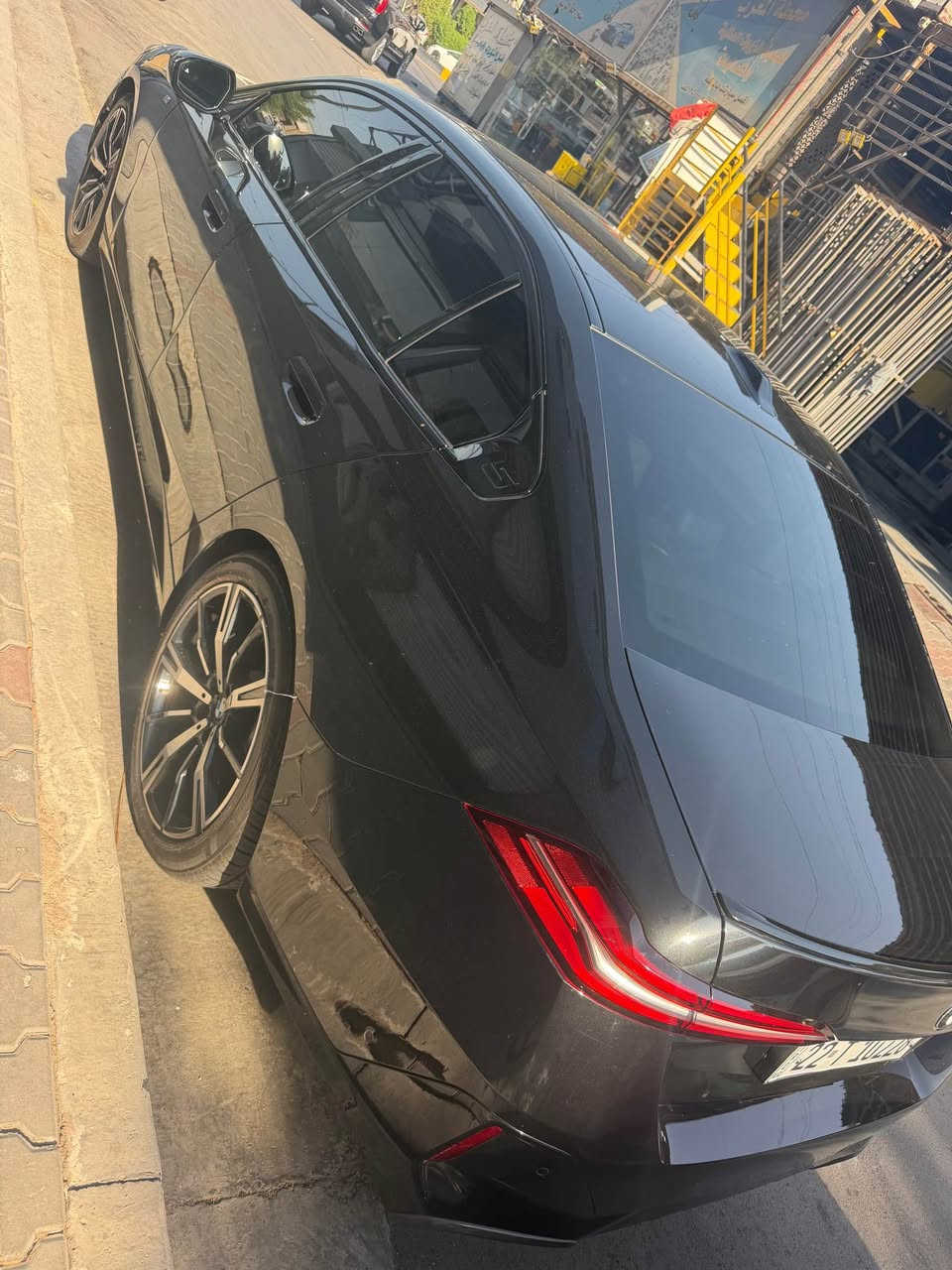 السلام عليكم … اخوان 
BMW 520   
موديل 2024 
رقم اربيل الدولي الجديد 
عداد المسافه 35 الف ميل 
فول مواصفات عدا الفتحه 
كت m اصلي بيه 
وارد الماني مكفوله من الطخه والضربه والصبغ 
مضلله بيه باج تضليل 
السياره باسمي تحويل او وكاله 
السعر 43000 $ بيه مجال بسيط 
للاتصال *********** 
مكان السياره بغداد زيونه 
بيع فقط Webada East, Gampaha
