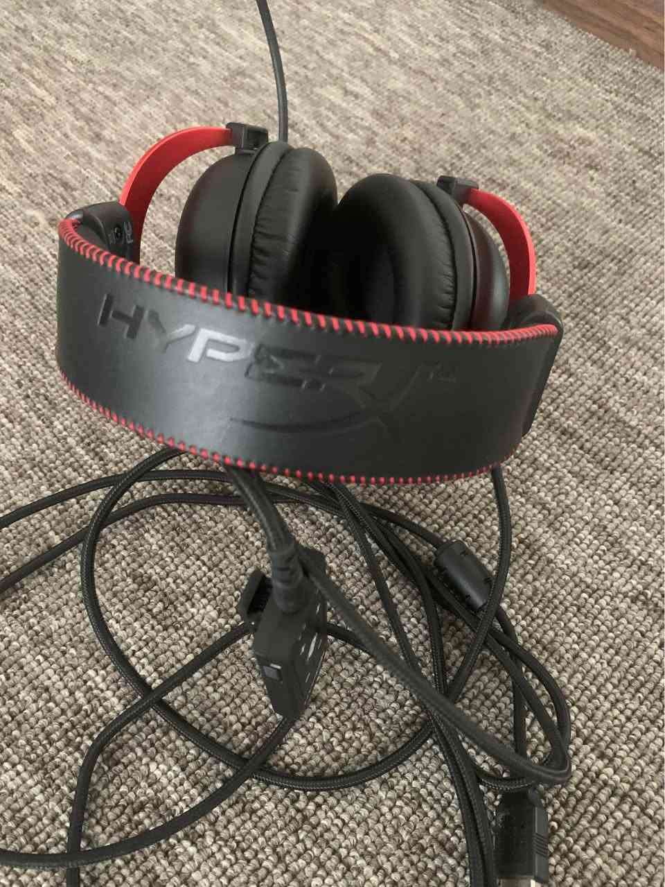 🎧 HyperX Cloud II - original European stock! 🎧
هێدفۆنی گەیمینگی ڕەسەنی ئۆرجیناڵ!
✨ بارودۆخ: سفر و نوێیە (تەنها کارتۆنی لەگەڵدا نییە).
🔥 تایبەتمەندییەکان:  
 ڕوونی دەنگی بێوێنە و تایبەتمەندی 7.1 Surround Sound  
 مایکی پاک و ڕوون بە قابلیت ڕاگرتنی شووشەی دەنگ (Noise Cancelling)
 پێکهاتەی بەهێزی ئەلەمنیۆم و مایک و کەیبڵ و کارتی USB دەنگی لەگەڵدایە  
 گونجاوە بۆ PC, PS4, PS5, Xbox و مۆبایل
📍 شوێن: هەولێر:
🎧 سماعة جيمنج HyperX Cloud II - أصلية أوروبي! 🎧
✨ الحالة: جديدة تماماً (بدون كرتونة / أوبن بوكس).
🔥 المميزات:  
 صوت محيطي 7.1 نقي جداً ومثالي للألعاب  
 مايك عازل للضوضاء قابل للفصل
 تصميم مريح وقوي مع كارت الصوت USB الأصلي  
 متوافقة مع PC, PS4, PS5, Xbox والموبايل
📍 الموقع: أربيل
]
English:
🎧 HyperX Cloud II Gaming Headset - Original European Stock! 🎧
✨ Condition: Brand new (Open Box / Without box).
🔥 Features:  
 Premium audio quality with 7.1 Virtual Surround Sound  
 Detachable noise-cancelling microphone
 Extremely comfortable headband and memory foam ear cushions
 Includes the original USB audio control box  
 Compatible with PC, PS4, PS5, Xbox, and Mobile
📍 Location: Erbil أربيل, العراق
