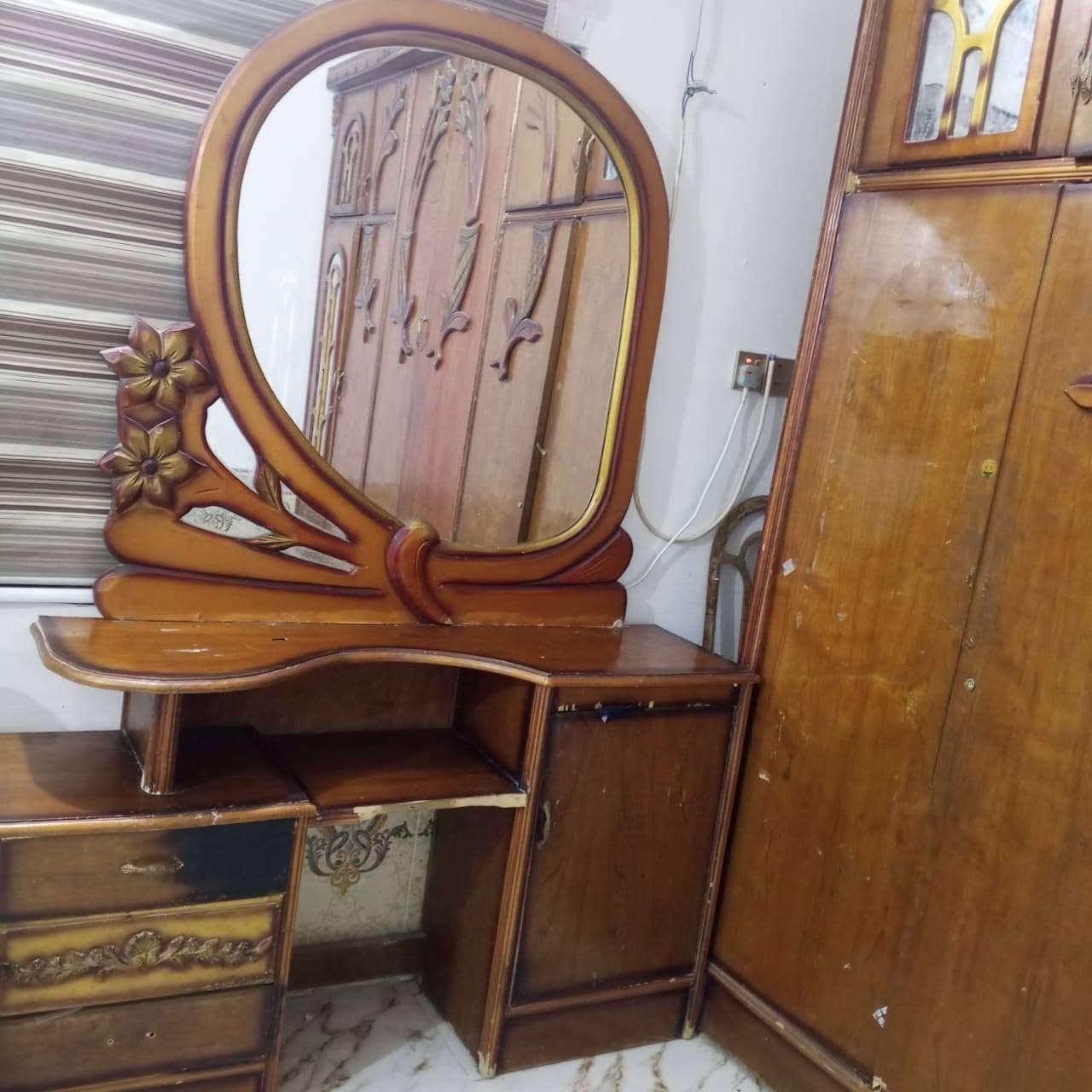 غرفت اخاب لبيع ٣٥٠ الف وبيهه مجال ***********
