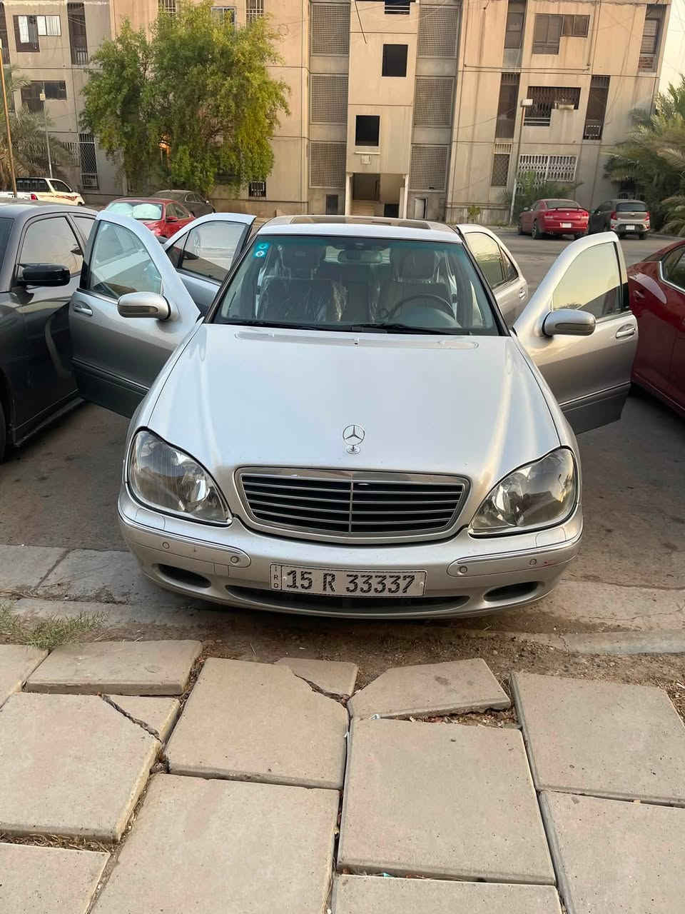 السلام عليكم سياره مارسدس نوع غواصه حجم 320 موديل 99سياره مصبوغ للجماليه بدون اي ضربه الحمدلله من فضل الله اي نقص مابيه تراي اي محافظه يعجبك تبريد  ثلج وي سويج بدون صرف بانزين مال بيت السعر ٩٧وبيه مجال  للشراي رقمي ***********
