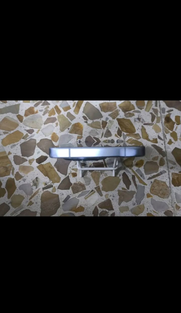 الرقم ***********
بوكو F7 برو (Poco F7 Pro) ذاكرة 512 كيكا للبيع - لقطة 🔥نص الإعلان:السلام عليكم شباب.. عندي جهاز بوكو F7 برو للبيع، غني عن التعريف وحش الألعاب والسرعة.الذاكرة: 512 جيجابايت (العملاقة).الرام: 12 جيجابايت.النظافة: الجهاز شغال 100% وبقمة النظافة، معالج خارق وبطارية ممتازة.): بي بس فطر خفيف على الشاشه صغيرة جداً (مبينة بالصور) ما مأثرة على اللمس نهائياً. الشاشة الداخلية الأصلية الـ AMOLED سليمة 100% والألوان طبيعية وما بيها أي حبر أو خطوط (يعني يحتاج بس تبديل جامة داخليه إذا تحب).
السعر:  400 قفل وبدون احراج (وقابل للشراء والمناقشة البسيطة للطيبين). ملاحظه الجهاز بدون ملحقاته وبدون شاحنه يعني تاخذ الجهاز خالي فقط جهاز
