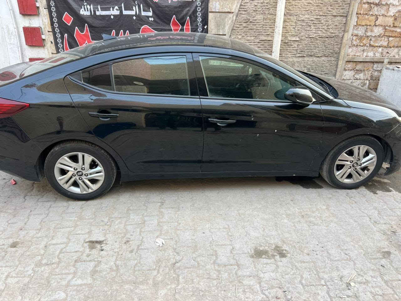 سلام عليكم للبيع سيارة الالنترا موديل ١٩ وارد أمريكي رقم اربيل القديم حادثها جاملغ أيسر ودعاميه بدون ايرباك بيها قطع صبغ ابيع حزام عدا القماره باقيه بلاد محرك كير تبريد كله شغال وعندي بيها ضربه بالجاملغ الأيمن باقي على وضعه ما مصلح موضح بالصوره مكاني مدينة الصدر هذا رقمي *********** فقط بيع بدون مراوس السعر ٩٨ وبيها مجال

