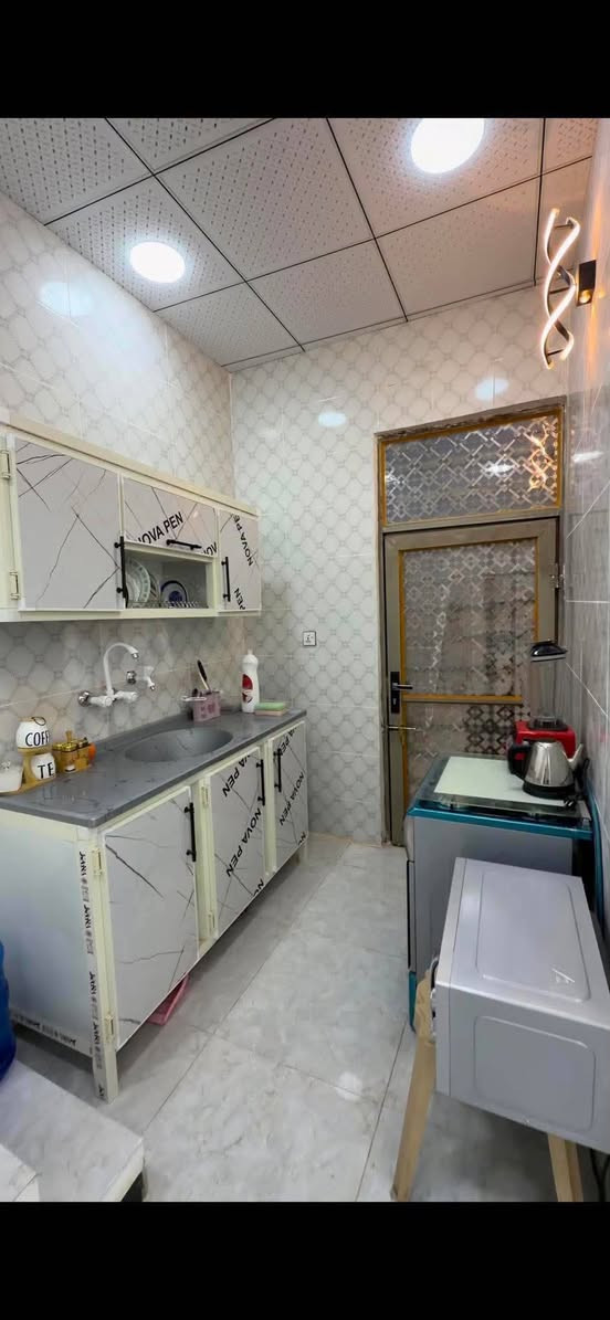 ✨🙏🏻🍂دار للبيع 60متر السعر 18
وبي مجال  نجف مقابيل قريه الغدير خلف البانزين خانه  
بناء حديث يحتوي على غرفة وصاله ومطبخ وصحيات 
رقم راعيه *********** منطقة  متكاملة ومرتبة

نص مكتوب في الصور:
- يا الله يا رزاق