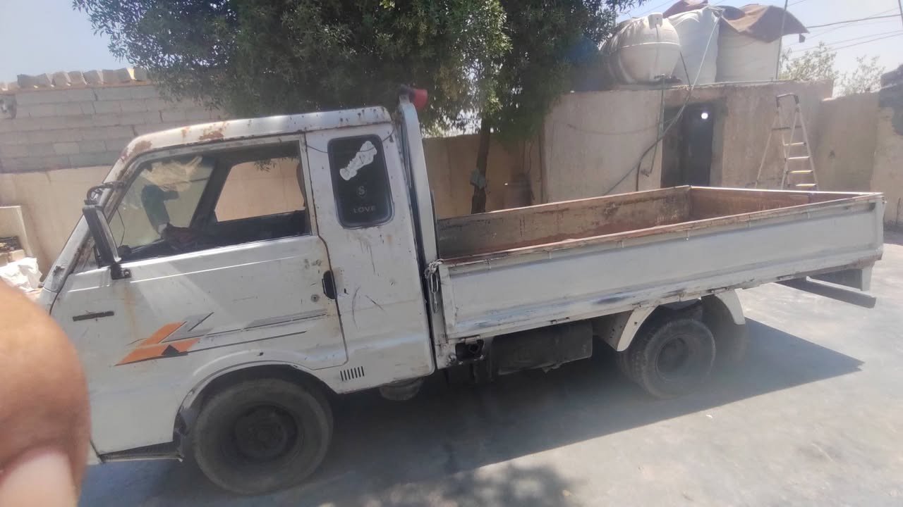 السعر 25 وبيها مجال مقفوله قيل ومحرك شرعي ما اندله ***********
