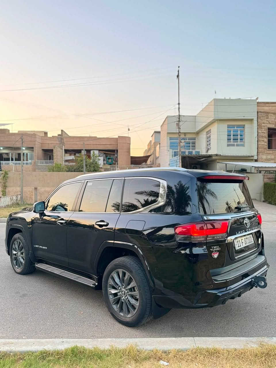 السلام عليكم للبيع لاندكروز 2024
فئه VXR معروفه مواصفاته 
بيبان شفط 
وداته شو 
وسقف كنتاره 
ورادار تحديد مسار 
وقياده ذاتيه 
ونقطه عمياء 
وباقي المواصفات المعروفه مال لاندكروز 
مكينه 3500 تون توربو 
كفاله عامه من كلشي حته الشخط والرصعه 
مغلفه PPF 
ماشيه ٣٣ الف 
العنوان بغداد 
السعر 825 وبيها مجال بسيط للطبيبن 
للاستفسار ***********
