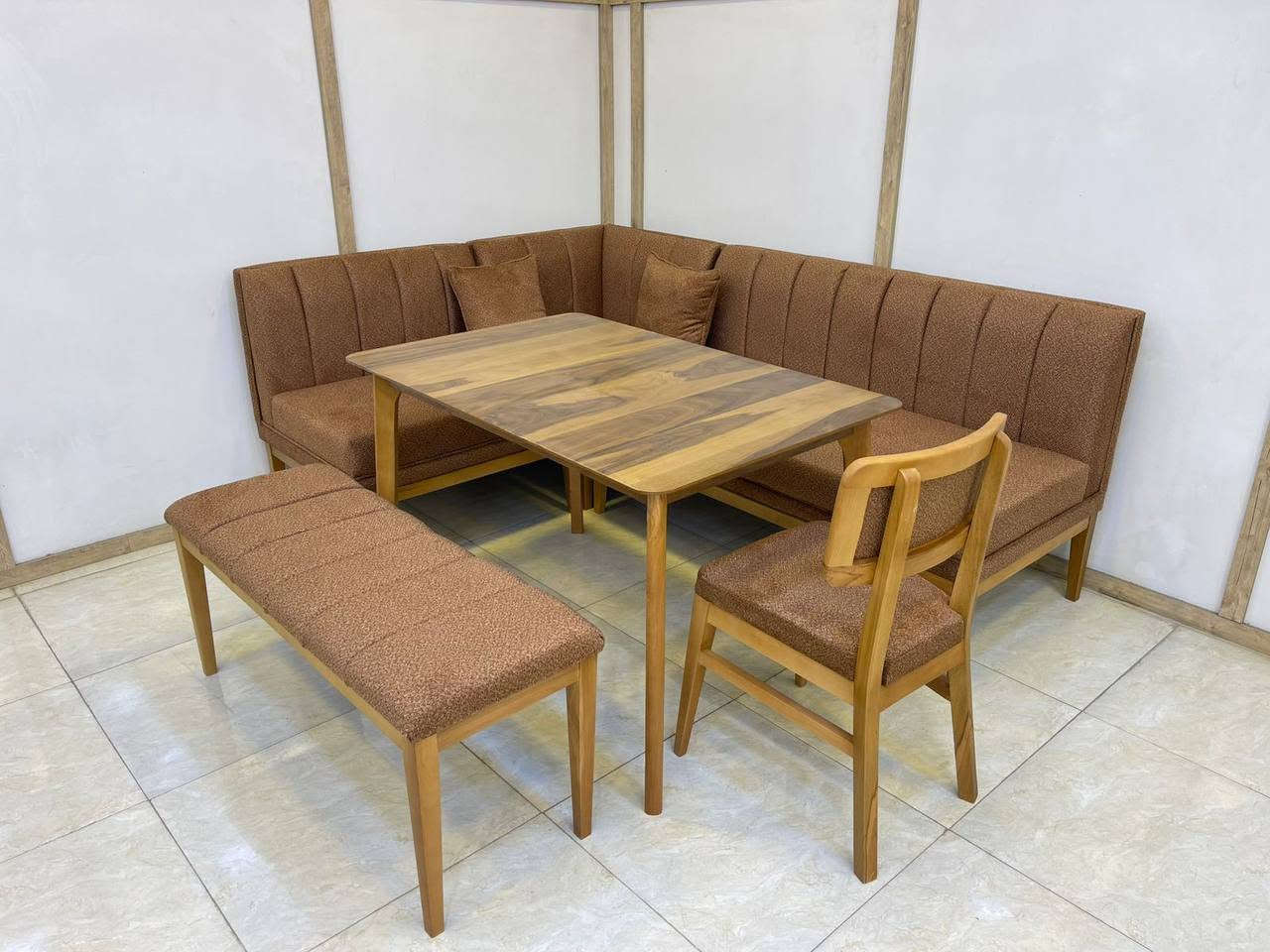 ⚜️ ميز طعام + 4 كراسي

💰 السعر: 140 ألف

🔸 التفاصيل:
✨ ميز طعام — قياس 120×70 سم
✨ سطح الميز: خشب
✨ الأرجل: حديد
✨ الكراسي: عظم عاج

🔹 بدون نسبة — انتو ضيفوا نسبتكم 😇

🚚 توصيل داخل بغداد مجاني
🔹 أطراف بغداد: 10 آلاف
🔹 جميع المحافظات: 15 ألف

♦ ملاحظة: فحص البضاعة قبل الاستلام

▰▱▰▱▰▱▰▱▰▱▰▱▰▱

📞 للاستفسار: ***********
