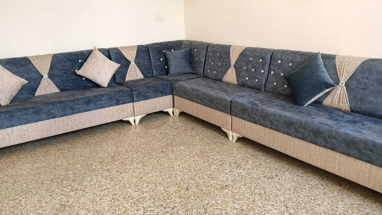 ديوان اخو جديد عشر مقاعد استعمال قليل
السعر 400وبي مجال 
***********
