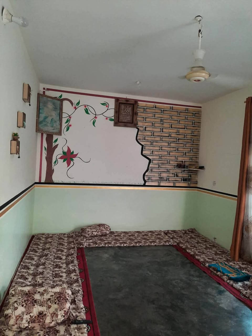 ‎قريت صخر البيت يتكون من ٣ قرف +ستقبال+صالة +مطبخ  لمساحة الكلية ٣٨٠+حديقة‎

***********
