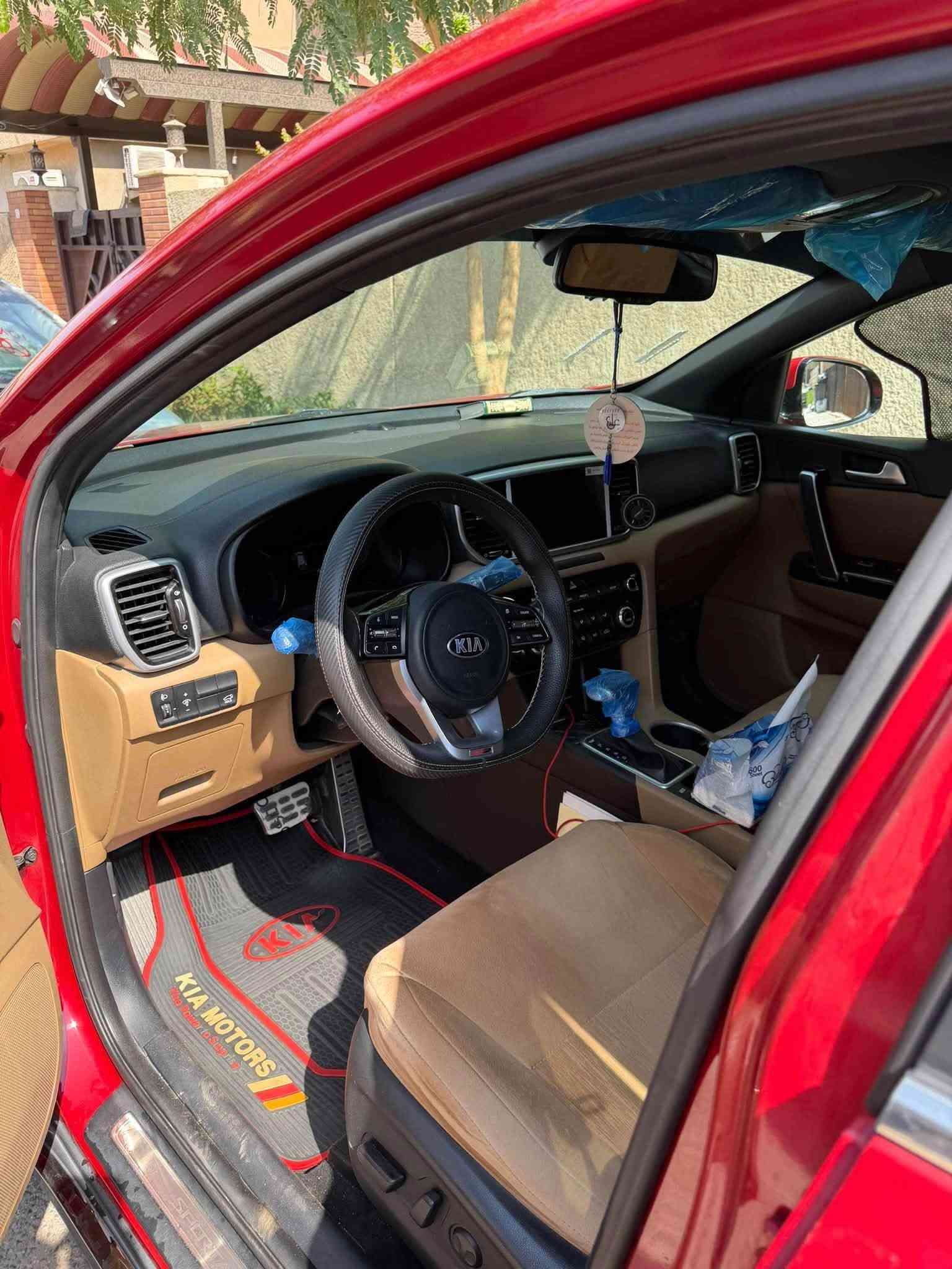 السلام عليكم 
للبيع كيا سبورتج 2021 Gt - line خليجية وكالة الدولية رقم بغداد السيارة مكفولة كفالة عامة لاضربة لاطخة لاصبغ لابارد ولاغيرها جديدة جداً وكل نقص مابيها صارلها ٦ سنوات عندي مستلمها من سنة ٢٠٢٠ شهر ٩ ولله الحمد الى الان مواصفات جيتي لاين معروفة
بانوراما
بصمة 
كشنات جلد وكهرباء
٨ ايرباك 
محرك ٢٠٠٠ دوش 
ويل نقشة جيتي 
حساس امامي خلفي
شاشة كاربلاي الكبيرة اصلية وكاميرا دوار
اوتو هولد سايد بريك بصمة 
والكثير من المواصفات الاخرى اتوقع مواصفات الجيتي معروفة مكاني بغداد زيونة والشراي يتصل ويدلل ***********
