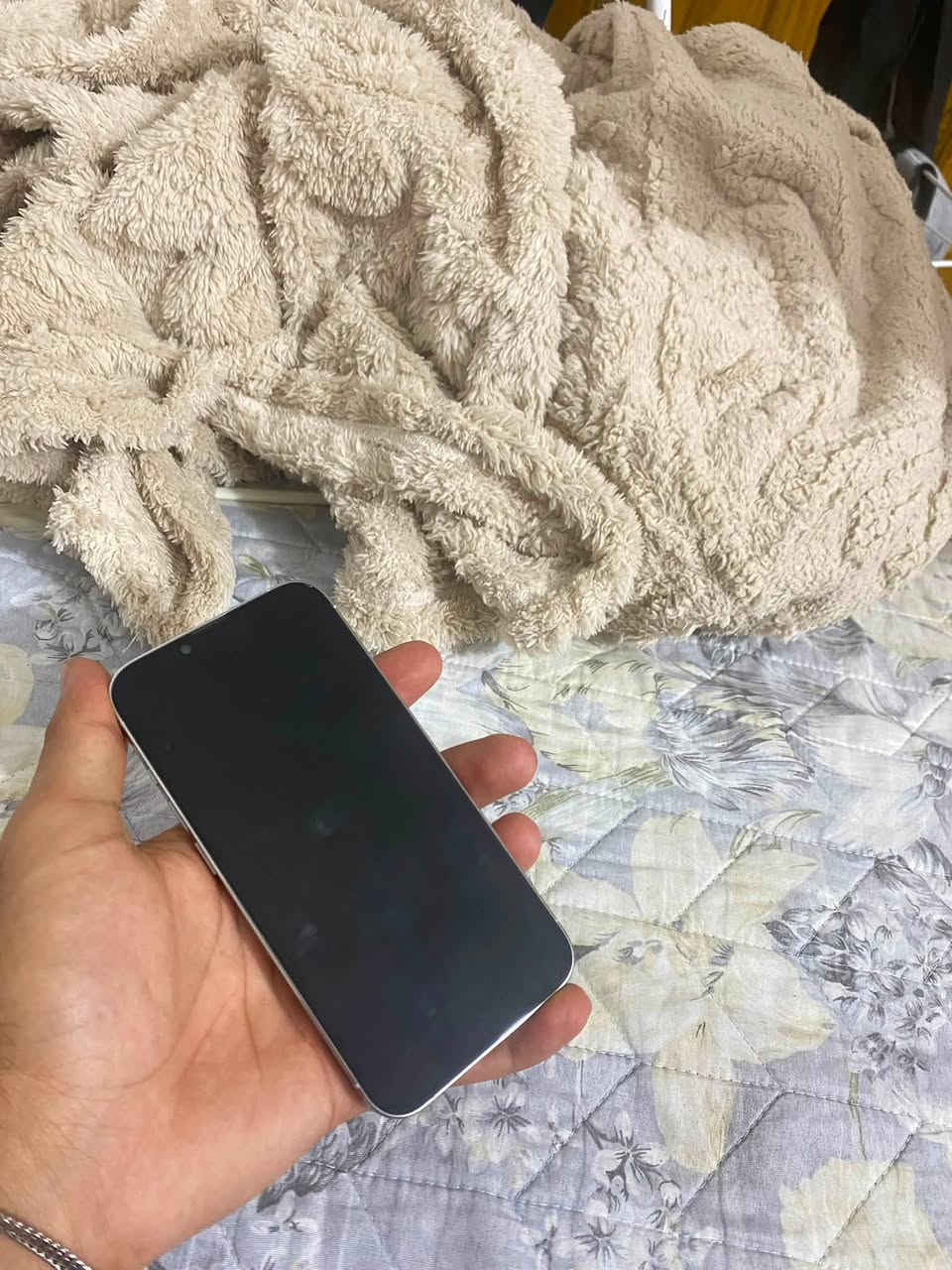 سلام عليكم ايفون 13 برو انتبهو 13 برو جهاز بلادي ولا ملعوب بي ولا مودي المصلح او ابو تلفونات من اخذته لي هسه كلشي ممبدل بي بس شغله وحده بطاريته خدمه و70 بس هاي واذا لكيت شخط بالتلفون شخط واحد بلاش تاخذه سعره 575 بيه مجال انشالله للطيبين وانطي ويا 5 كفرات هديه ويه تلفون وتامرون امر انتو مكاني بغداد الاعظمية رقمي عل واتس *********** بس واتس
