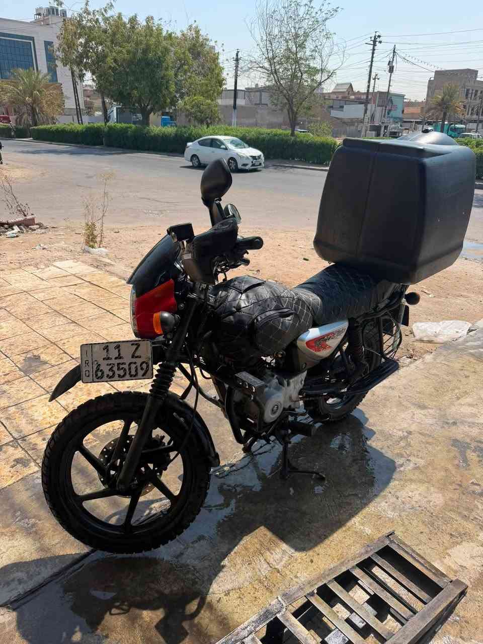 سلام عليكم شباب بوكسر موديل ٢٣دراجه خير من الله استخدام شخصي دراجة مابيه ولا نقص يعني تاخده بوجهك للشارع رايده ٢١٠٠ وبيه مجال بسيط ال مو شراي لا يتصل رجاء ***********العنوان حي اور رقم وسنويه تحويل ثاني يوم
