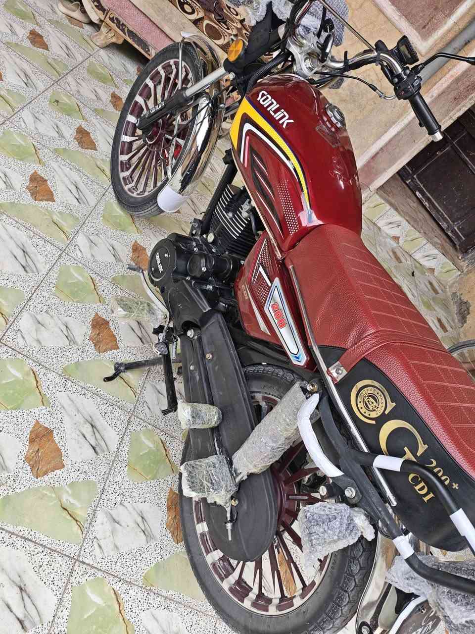 دراجه سونك موديل 25 باب اول حديث
كفاله عامه دراجه شلعه معدل فول 

نضافته مثل مواضحه بصوره 

محرك جواكيج

ورقه منفيس وياه

السعر 975 بيه مجال قليل وحياكم الله 

المكان فلوجه 

هـ***********

