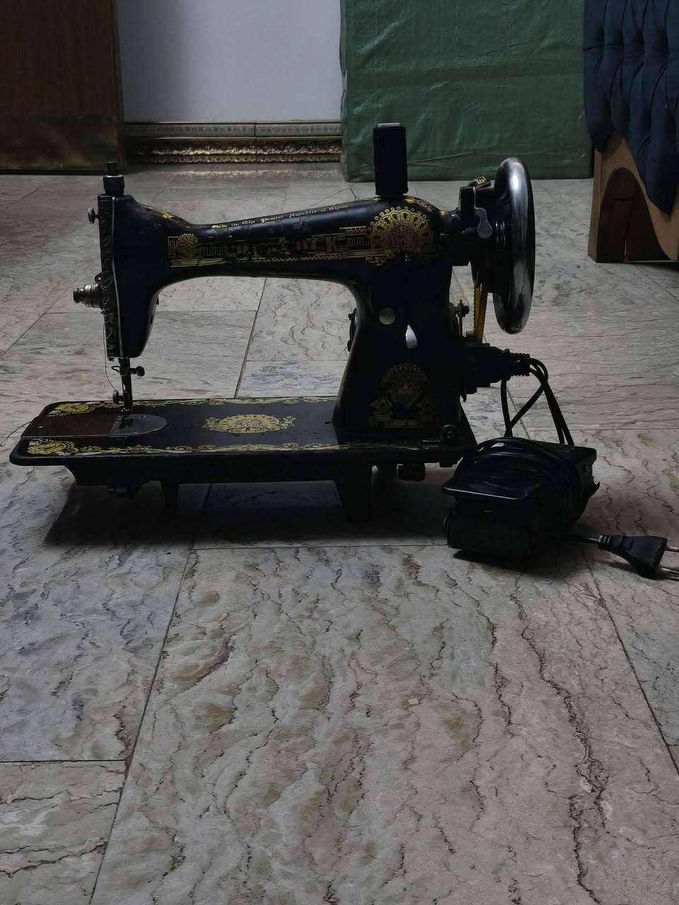 السلام عليكم عندي مكينة ام الطاووس من هاي القديمة الياباني على الفحص السعر 60 الف وبيهه مجال
 ***********

