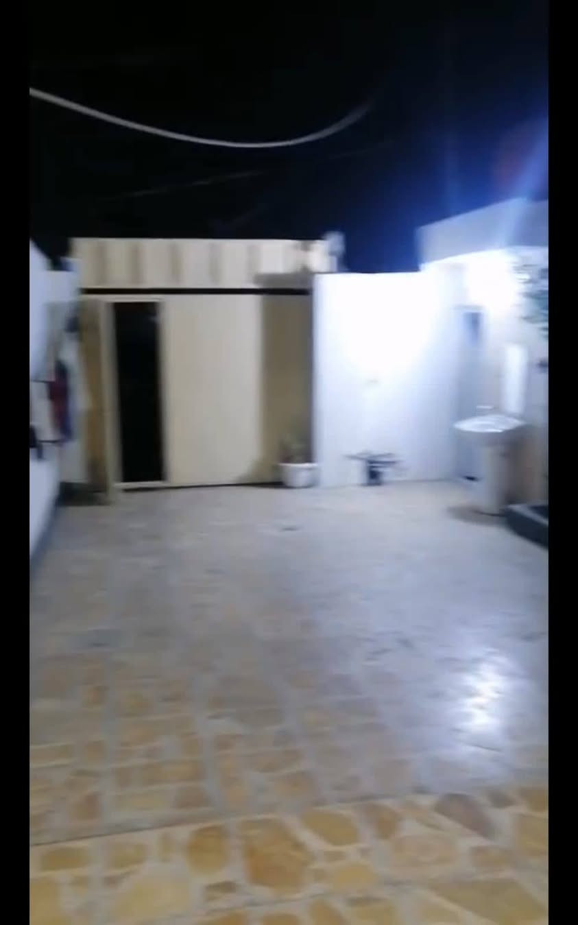 بيت للبيع طابو صرف مساحه 150 متر طابقين طابوق مسلح بناءً جديد نهاية حي العامل قرب مول الباقر حي لامير السعر 150 مع المجال البسيط الاتصال على رقم ***********
