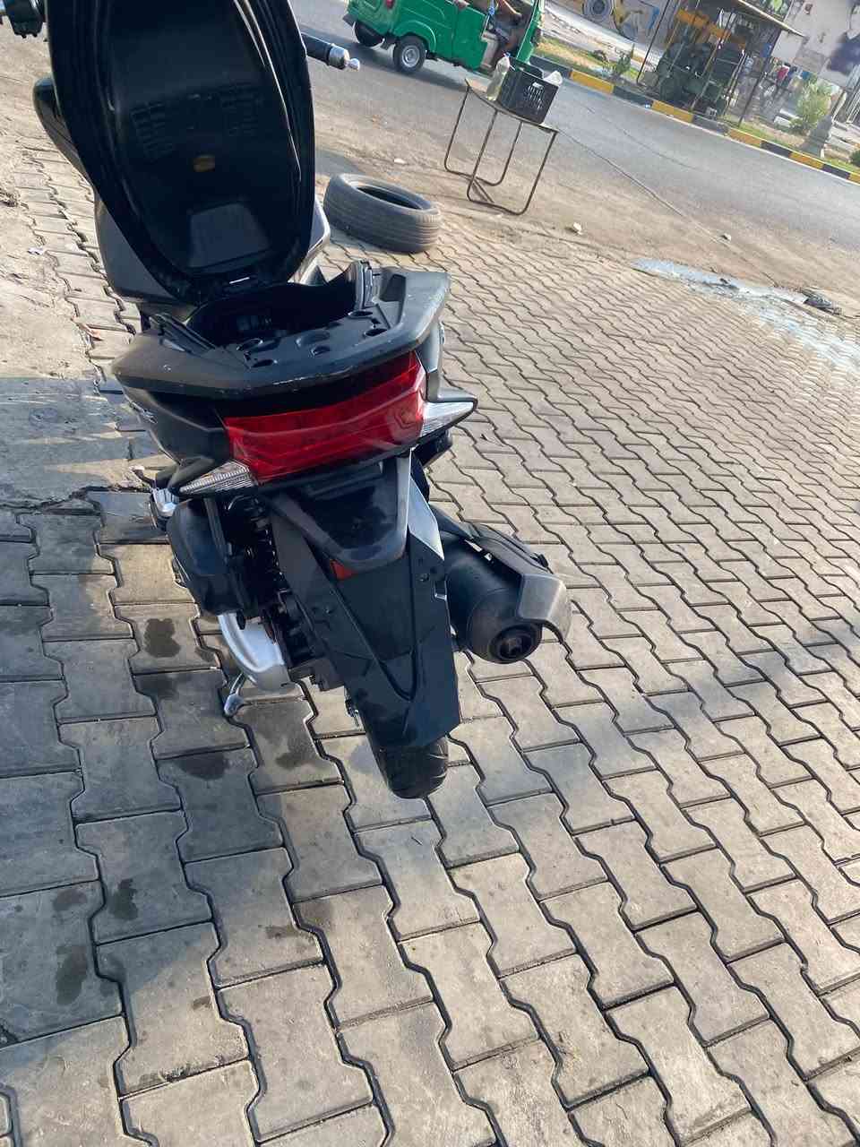 سلام عليكم بيسي اكس جيل 2 بصمه جايه من اليابان ياباني نضيفه دراجه لون اسود مكفوله كفاله عامه سعر12 وبيهه مجال خابر وتدلل ***********
