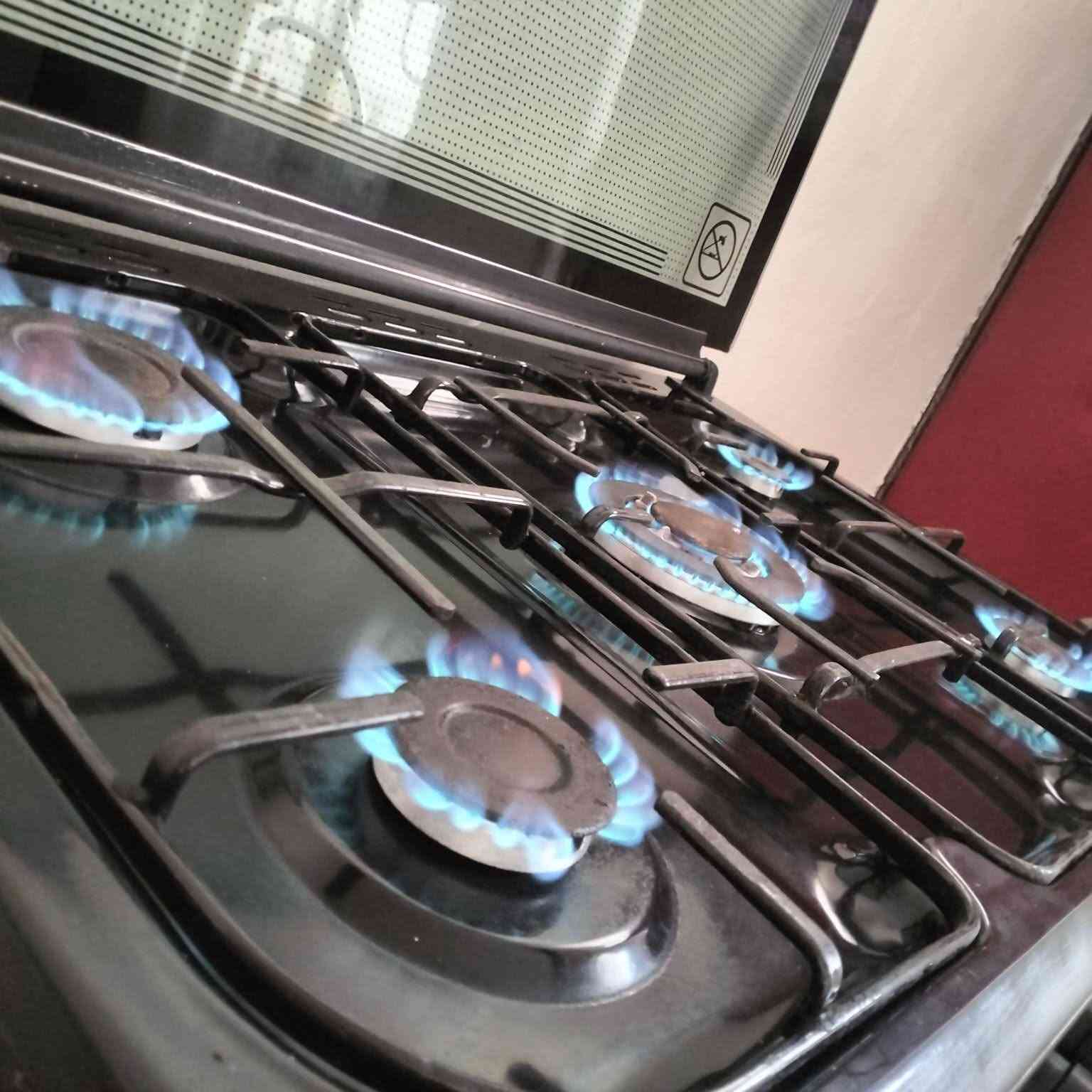 طباخ مستعمل حيل نضيف شرط الفحص حمس عيون ازرك فرن فوك جوا ازرك نضام خطين السعر 150 الف توصيل مجاني داخل الموصل التواصل على الرقم***********
