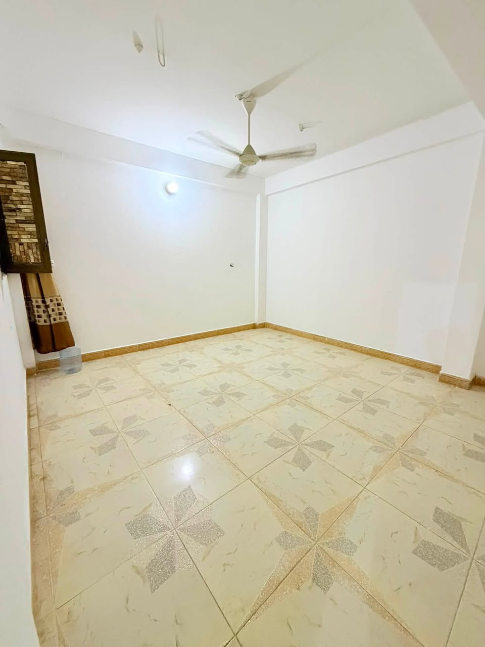 🔶(شقه طابق ثاني للايجار)🏡✅//موقع تجاري //
🔹(الموقع شارع التجاري مقابل معهد النفط)

🔸(تحتوي على/ غرفتين منام/ صاله/ مطبخ / صحيات /  )

✔️✔️ المساحة (120) متر

 // سعر الاجار (650)//تصلح لشركات او المكاتب //

🔻(عنوان شركة الجوادين للاستثمار العقاري )
 ( /الجنينه /نهاية /شارع المصلحه / قرب سوق الجبيلة ) 

للطلب والاستفسار الاتصال على الارقام التالية //

واتساب +اتصال ***********
واتساب + اتصال ***********
