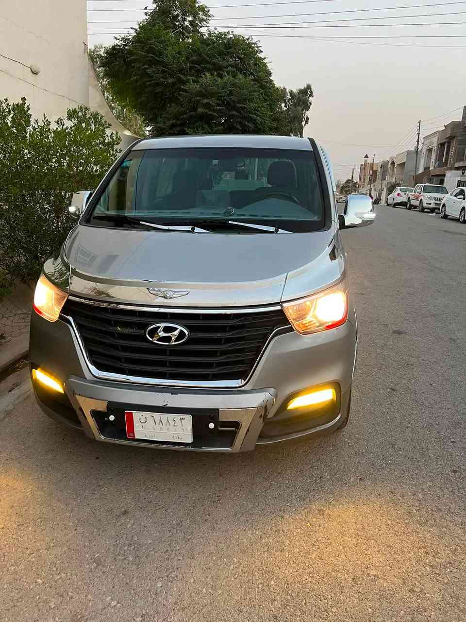 السلام عليكم ستاركس وارد كوري موديل 2021 ماشيه 120الف كيلو للبيع  السياره ورك مو لوي محرك ينقص دهن ضربتهه مبينه بصوره نص جاملخ حار و شبر من صندوق بارد  
الي تفيده سعرهه ٢٤٠ 
***********
***********
