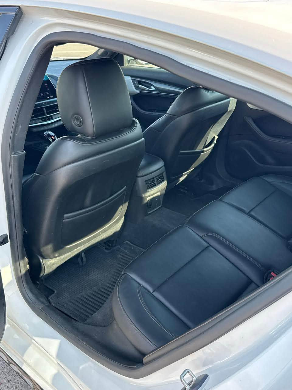 السعر 155 وبيه مجال  بسيط جدا
Ct5 2023 
سياره ماشيه 20 الف 
حادث سياره بنيد وجاملغ 
وباب خلفي وجاملغ خلفي ضربه سطحيه ايرياك طاك وراجع سستم
فول 1/1 
بانوراما 
كشن جلد 
داتا شو 
5 كامرات 
رادار 
داخل كاربون فايبر
سستم صوت boos
كشنات كهرباء 
مكان السياره حي الخضراء 
***********
