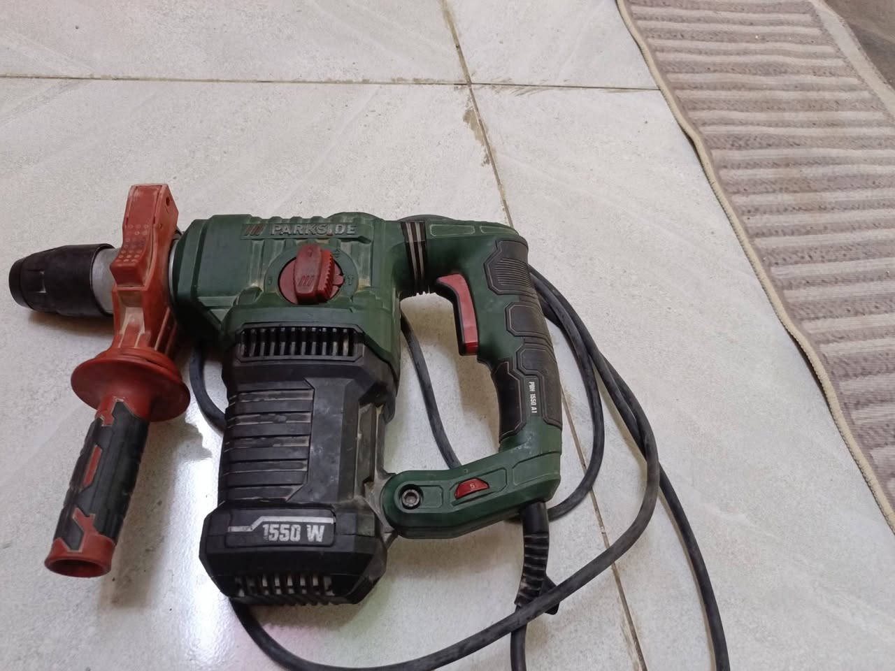 السلام عليكم عندي همرين شغالات بس بيهن خلل بالكلچ واني ابيعك فحم  رايدهن اثنينهن 50 الف مكاني الرميثه  للتواصل واتساب***********
