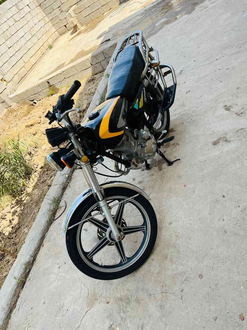 بارت 2019 طالعه بل 2020  أوراق اصولي شرط ترقيم  محرك ما مفتوح. دراجه جاهزهً من كلشي  مكان دوايه. فرع ال بحمره. سعر600 وبيها مجال للشراي لمو شراي رحمه لهلكً لا تراسل واتساب ***********
