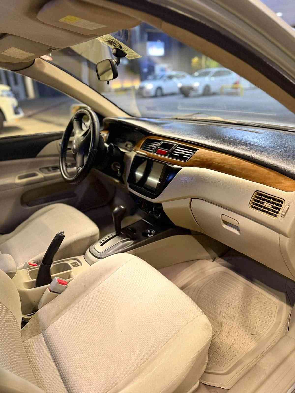 بـسـم االە رەحـمان رەحیم 

لانسەر ۲٠٠۷ GLX
مەکینە گەورە و گێڕ ئۆتۆ ماتیک 
ناوزەرد و ناو فۆرمیگا و خلیجی 
دەسک ستیل و پێنج ویلکەپ 
چوارجام کارەبا و ئاوێنە کارەبا 
دەبڵ ئێرباک و ABS
شاشە و کامێرا 
پێشو دوای داگیراوە تەقەو رەقەی نیە زۆر بێمەسرەفە 
چوارتایەی تازەی لەسەرە 
ڕەقەموو سەنەوی نوێیە تا ۲٠۳۲
دەعمو لێدراوی نییە بەشەرتی فەحس گێڕو مەکینە زۆر بێ عەیبە بەشەرت
تەحویل خرامە بەشارت 
لە سلیمانیم 
نرخ ٦٩ گەلا مەجەل 
*********** السليمانية, العراق
