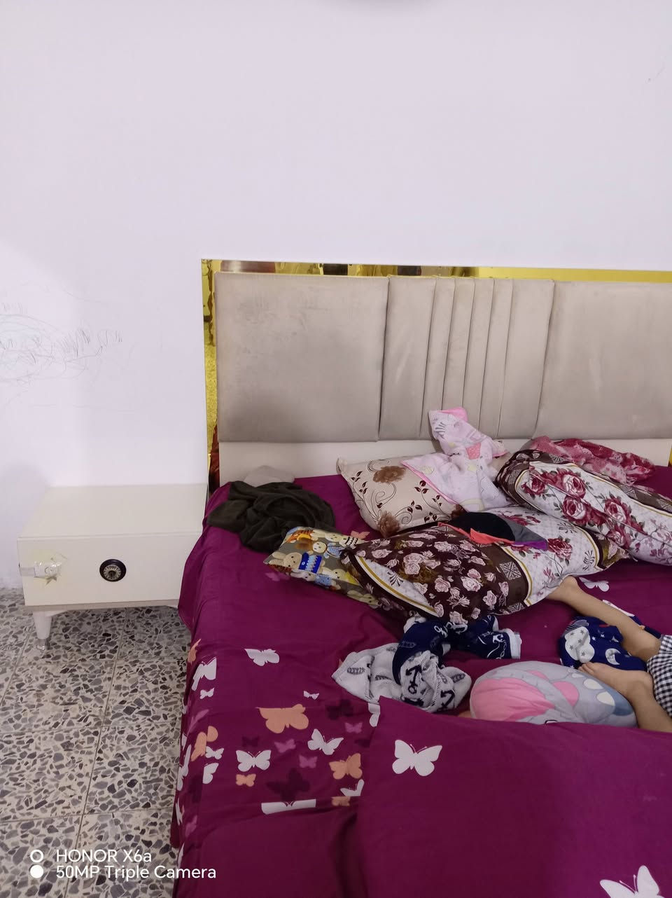 غرفه نوم تركي بابين سلايت نظيفه مع الدوشك للبيع مكان بغداد لاستفسار ***********
