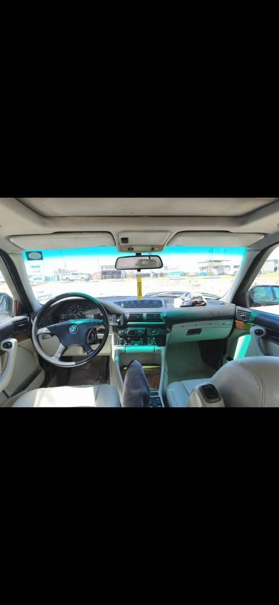 وBMW 525 مسكر تك فانوص.    موديل1991.   محرك كير كفاله                  كشنات جلد  مصبوغه  عام  سياره حلوه نضيفه عوزه بس ترتيبات بسيطه  
بيه منضومه زنون  
باتري تايرات جدد 
سعر 49 
بيع مستعجل 
عنواني بصره شط العرب 
***********
