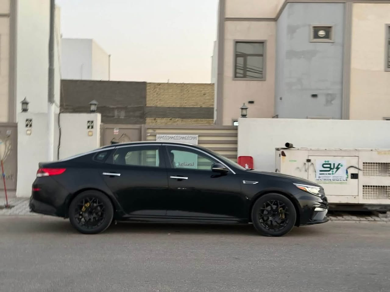 كيا اوبتما 2020 
 2400gdi, 
ماشيه 65000mi ,
تحكمات ستيرن ،
نقاط عمياء ،
تحديد مسار ،
مثبت سرعه،
مستشعر قياده ،
لايت زنون ،
شاشه ابل كار بلي ،
ويل رياضي 
، تخم تايرات جدد 
، باتري جديد 
، ادامه كامله  للمحرك ، 
بيها قطعتين من امريكا ربع باب وربع چاملغ الورا وما لايح حوض  بچم كبس ،تقريرها موجود ،سياره نظيفه مال جنايه 
مكان السياره نجف 
السعر ١٤٠ ‭***********
