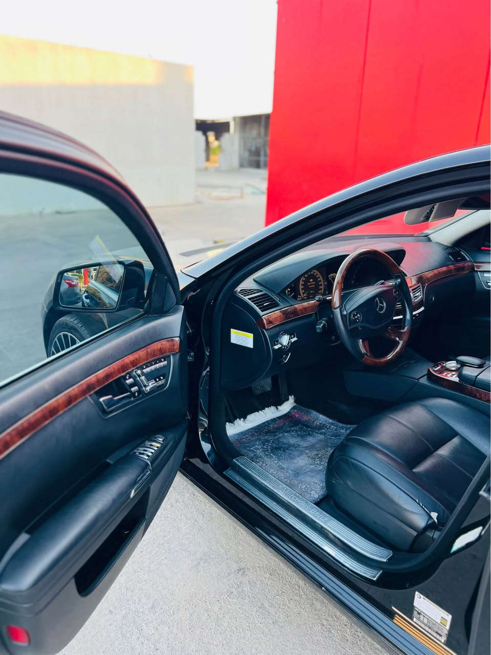 🚘 بەناوی خوای گەورە بۆ فرۆشتن

✨ Mercedes-Benz S550 – مودێل 2009 (شکڵی 2013) ✨

🔹 بێ چاڵ، بێ شوخت
🔹 مەکینەی مەرخوبەکە
🔹 قەپات بە مواسەفاتی تەواو
🔹 Sunroof / سلاید
🔹 ٥ پەردەی ناوەوە
🔹 ناز و لەیلیە ✨

⭐ مواسەفات و ئیمکانات:

✅ دەرگای Soft Close و سندوقی کارەبا
✅ جامەکان پۆلۆ و ڕەیس
✅ فۆتۆ و بیلاد
✅ AIRMATIC ـی ئەسڵی؛ بەرز و نزمکردنی سەیارە
✅ چوپەکانی AIRMATIC بە شەرت
✅ شاشەی گەورە و گێچی ئەلیکترۆنی تەواو
✅ ٤ کۆشنی جلدی فەخامەت
✅ کۆشنی سارد + گەرم + Massage
✅ خەزن/Memory بۆ کورسییەکان
✅ Xenon + LED
✅ لایتەکان لەگەڵ سوکان دەسوڕێنەوە و بەرز و نزم دەبن
✅ سیستەمی دەنگی Burmester – 13 Speakers 🔊
✅ 6 CD
✅ تەبریت و سندوقی کارەبا
✅ سنسۆری پارک و کامێرا
✅ Keyless / Smart Key
✅ سنسۆری باران و ڕووناکی
✅ دوو ناوچەی کولەر و گەرمکەرەوە
✅ Rear Sunshade / پەردەی پشتەوە
✅ Chrome Package ـی تەواو
✅ رینگی جوان و تایەری پاک و باش
✅ زۆر مواسەفاتی تری فەخامەت و VIP

🚗 دۆخی سەیارە:

🔸 گێر و مەکینە هەرگیز نەکراونەتەوە
🔸 تازە سێرفیس کراوە
🔸 سەیارەکە زۆر پاک و جوانە
🔸 چەندین ساڵە لە دەستی خاوەنەکەیە و کەم بەکارهاتووە
🔸 بۆ کەسێک کە بەدوای S-Class ـێکی پاک و فەخەم دەگەڕێت، هەڵبژاردەیەکی زۆر باشە ❤️

💰 نرخی داواکراو: 98,000$ (نەوەد و هەشت هەزار دۆلار)
💡 نرخەکە قسەی تێدایە بۆ کەسێکی جدی و خریدارە ڕاستەقینە

📞 بۆ زانیاری زیاتر یان بینینی سەیارە:
👉 پەیوەندی بکە بە ژمارە:***********
📱 WhatsApp بەردەستە – نوسین یان بانگ بکە
📍 بینین لە شوێن بە ڕێککەوتن (پێویستە پێشتر پەیوەندی بکەیت)

⚡ تکایە تەنها کەسانی جدی پەیوەندی بکەن

🔥 S550 ـێکی فەخەم، پاک و جیاواز — هەنگاوێک تەنها لە تۆ دەوێت بۆ خاوەنداری کردنی. أربيل, العراق
