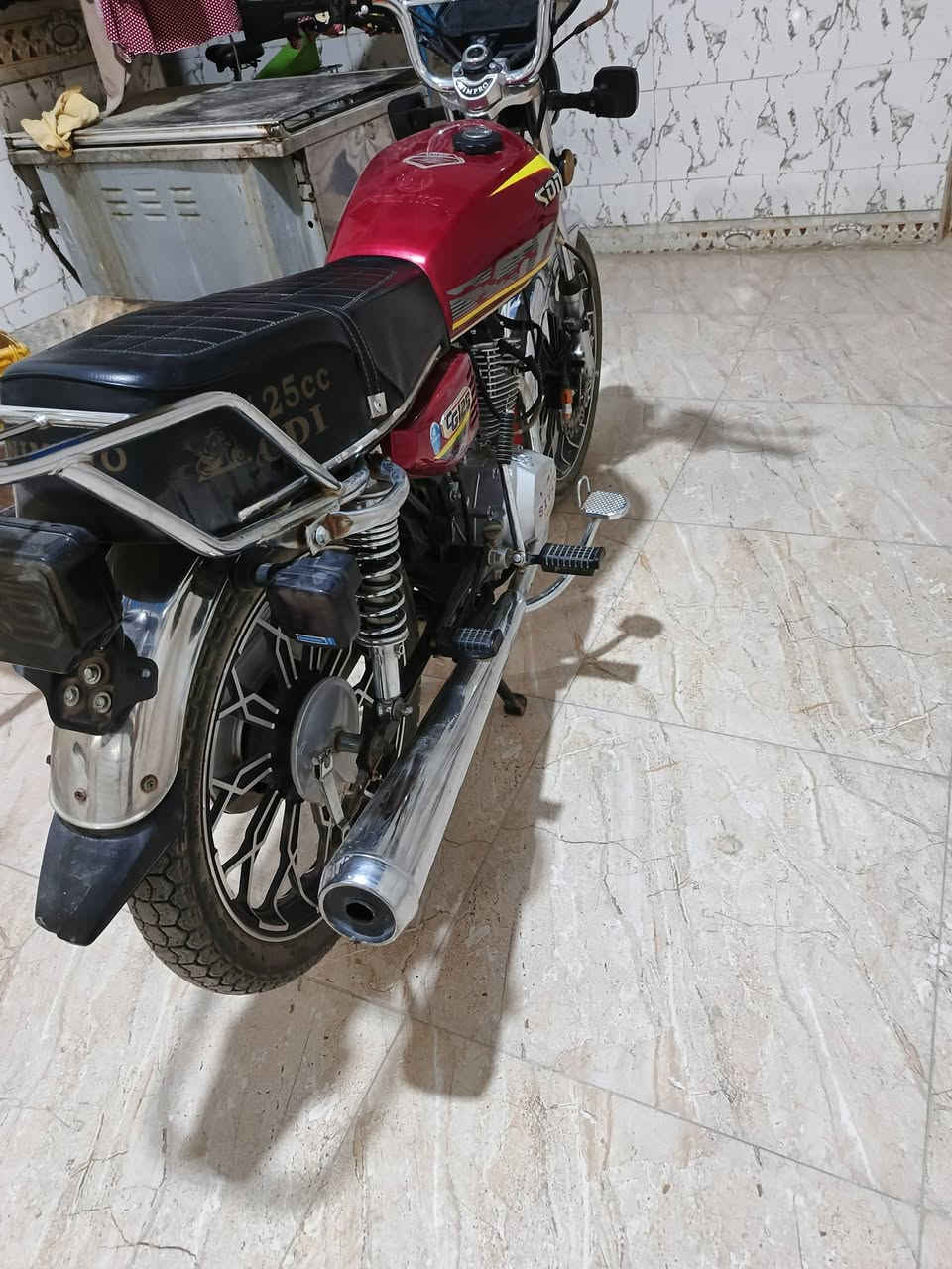 درجة جديدة للبيع وراق بسمي موديل 23 وشاصي 18 ايراني  وكيله بشارع بغداد  دراجه كله شغاله  سعره 950 وبيه مجال قليل مكاني ميسان قريه دفاس هاذه رقمي ***********

