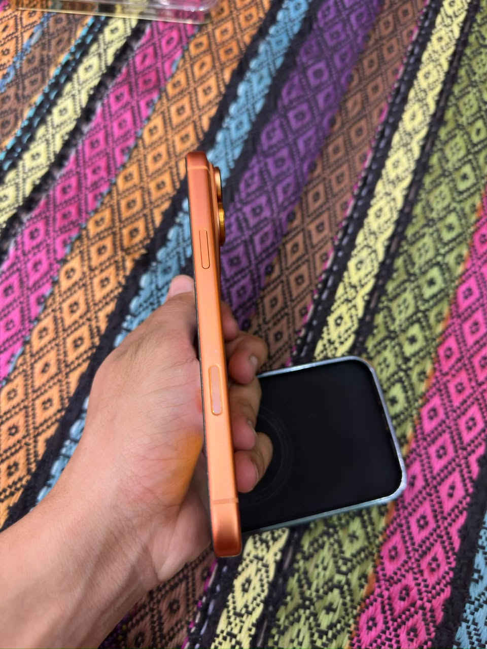 سلام عليكم برو ماكسiPhone17 جهاز شرق اوسط مكفول يجي مدخل شريحا مكفول من اي زلق جهاز ستخدام والد محتاج على بيعتا سعر مليونين رقم*********** بصرة ياسين خريبط جهاز كامل ملحقات كامل كلشي

نص مكتوب في الصور:
- ٧:١٦ حالة البطارية حالة البطارية عادية تعمل بطارية iPhone هذه على النحو المتوقع. حول البطارية والضمان... الحد الأقصى للقدرة ٩٩٪ هذا قياس لقدرة البطارية مقارنة بقدرتها عندما كانت جديدة. قد تتسبب القدرة المنخفضة بتقليل ساعات الاستخدام بين عملية الشحن والأخرى. عدد الدورات ٢١٥ هذا هو عدد مرات استهلاك iPhone لقدرة البطارية. معرفة المزيد... تاريخ التصنيع سبتمبر ٢٠٢٥ أول استخدام نوفمبر ٢٠٢٥