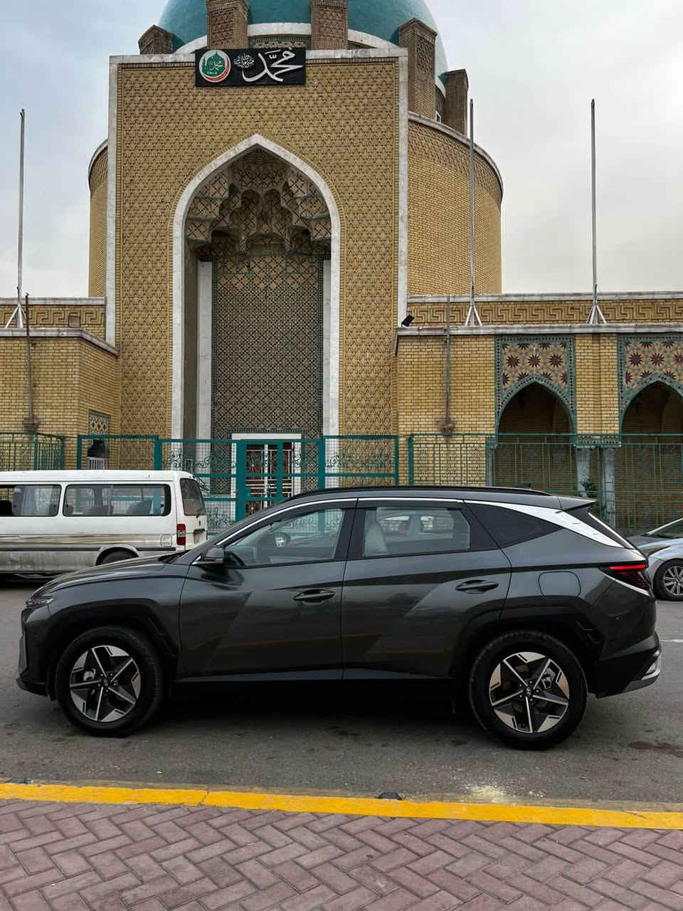 السلام عليكم توسان 2024 وارد كوري هايبرد فول مواصفات عدى الفتحة مابيه حادث مثل ما موضح بالسونار السعر 155 وبيها مجال بسيط الرقم ***********
