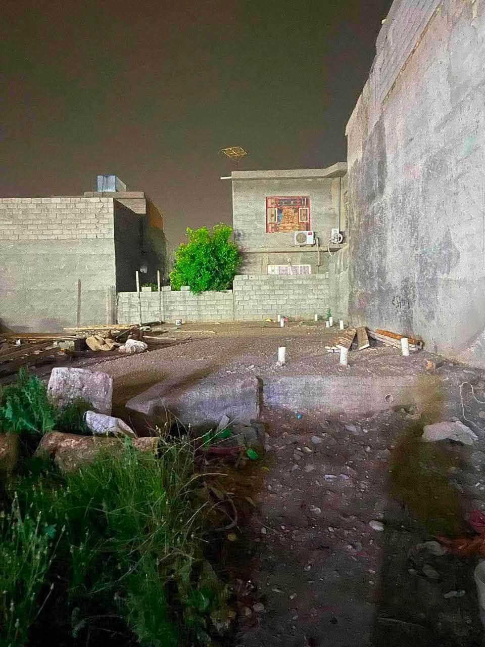 🏡✨ قطعة أرض زراعية عليها بلاندك للبيع – 
📍 الموقع: قضاء بلد – شارع الصمود (الاسكلات سابقاً) 📌 خلف غسل الصمود، وقريبة جداً من الشارع الرئيسي.
🔹 جنس العقار: زراعي 🔹 نوع السند: سند 25 🔹 المساحة: 140 م² 🔹 الواجهة: 7 متر 🔹 النزال: 20 متر
🏠 تحتوي على بلاندك جاهز.
✅ الخدمات المتوفرة: 💧 ماء ⚡ كهرباء 🚰 مجاري

💰 السعر: 30 مليون دينار و السعر قابل للتفاوض
​📞 للاستفسار والتواصل أو لمعاينة العقار، يسعدنا استقبالكم في:
🏢 مكتب الرحمة | الكائن على شارع السيد محمد (ع)
📱 أو الاتصال مباشرة على الأرقام التالية:
​وسام أبو علي: ***********
​علي: ***********
​أهلاً وسهلاً بالجميع 🤝
