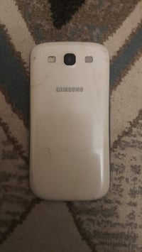 C7 عاطل ب5  S3 شغال بس نقص بطاريه ودكمه تشغيل طايحه  وبيه فطر بطرف صغي...