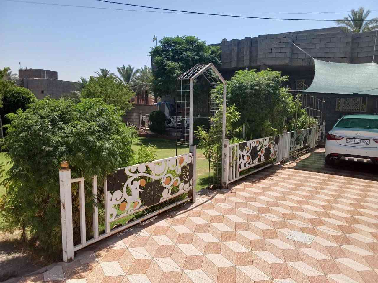بسم الله الرحمن الرحيم 
بيت للبيع 
المساحه 600 متر زراعي متكون من استقبال 9 ×5 وهول وغرف عدد ثنين ومطبخ ومجمع صحيات داخليه وخارجيه 
حديقه اماميه وخارجيه بناء سنة 22

العنوان شارع 40 الفرع مال شركة باب الخشب يبعد عن الشارع العام 500 متر 

بالعافيه على الياخذ مكان حلو وجيران اكثر من الاهل

هاتف   *********** ابو ايمن 

           *********** 

اني مكلف بالنشر ارقام موجوده اتصلوا علي تحياتي ☝️👆
