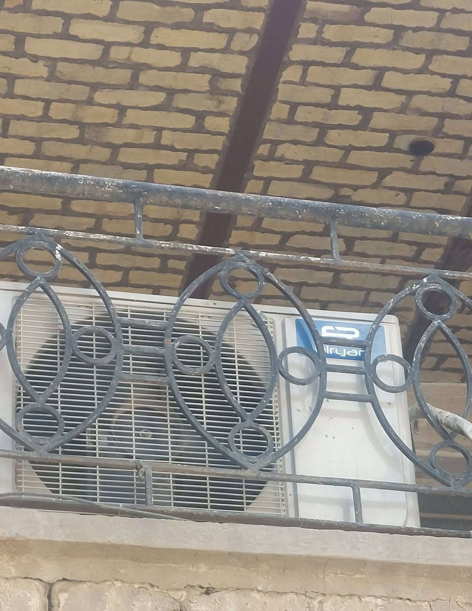 عندي سبلت نظيف شغال السبلت اسمه جنرال كولد طن ونص نظيف كلش أريده ب250 وبي مجال مكاني كربلاء ولايه مقابيل شارع الامام علي وهاذا رقمي ***********
