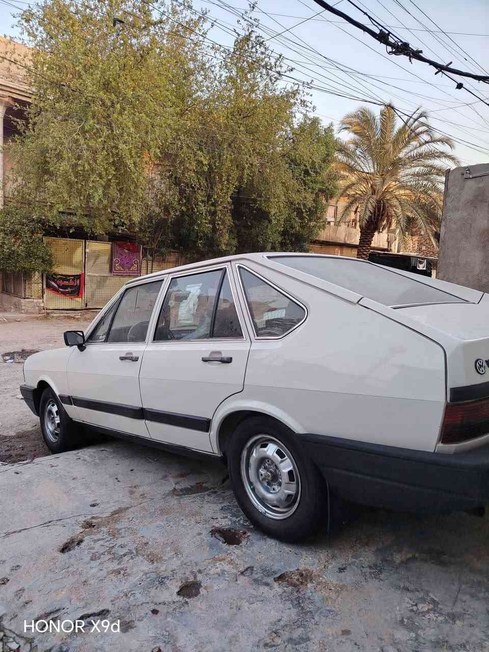 السلام عليكم للبيع  فقط برازيلي موديل ٨٧ رقم بغداد باسمي السياره بيها قطع صبغ اني ابيعلك أحزام كير محرك تبريد صدر تخم تاير كله نظيف و بلادي السعر ٣٥ وبيه مجال للاستفسار أتصل ***********
