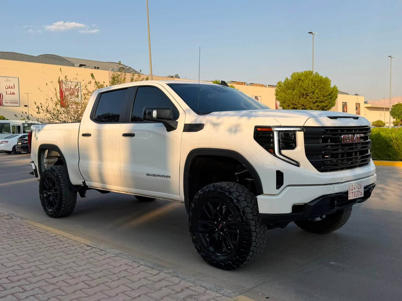 GMC~2024~
سياره ٢ قطع سبوخ بدون دواخل أرباكات مو تاك✅

السيارة مرفوعة، وبلاكات الرفع أصلية من وكالة GMC في أمريكا 🇺🇸 
سياره بشرط كول دةعامي لل دةعامي كول شرط✅
٥٨ كيلو فقط ماشيه✅
سيارة سعر مناسب خادص مابية دواخل مابية شرط✅
*********** السليمانية, العراق

نص مكتوب في الصور:
- Today 4:57 PM