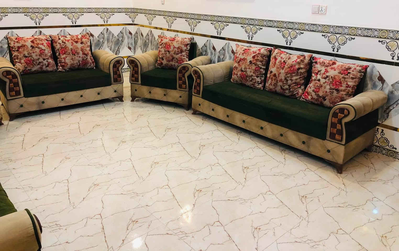 تخم للبيع السعر 250 وبي مجال رقم الهاتف ***********
