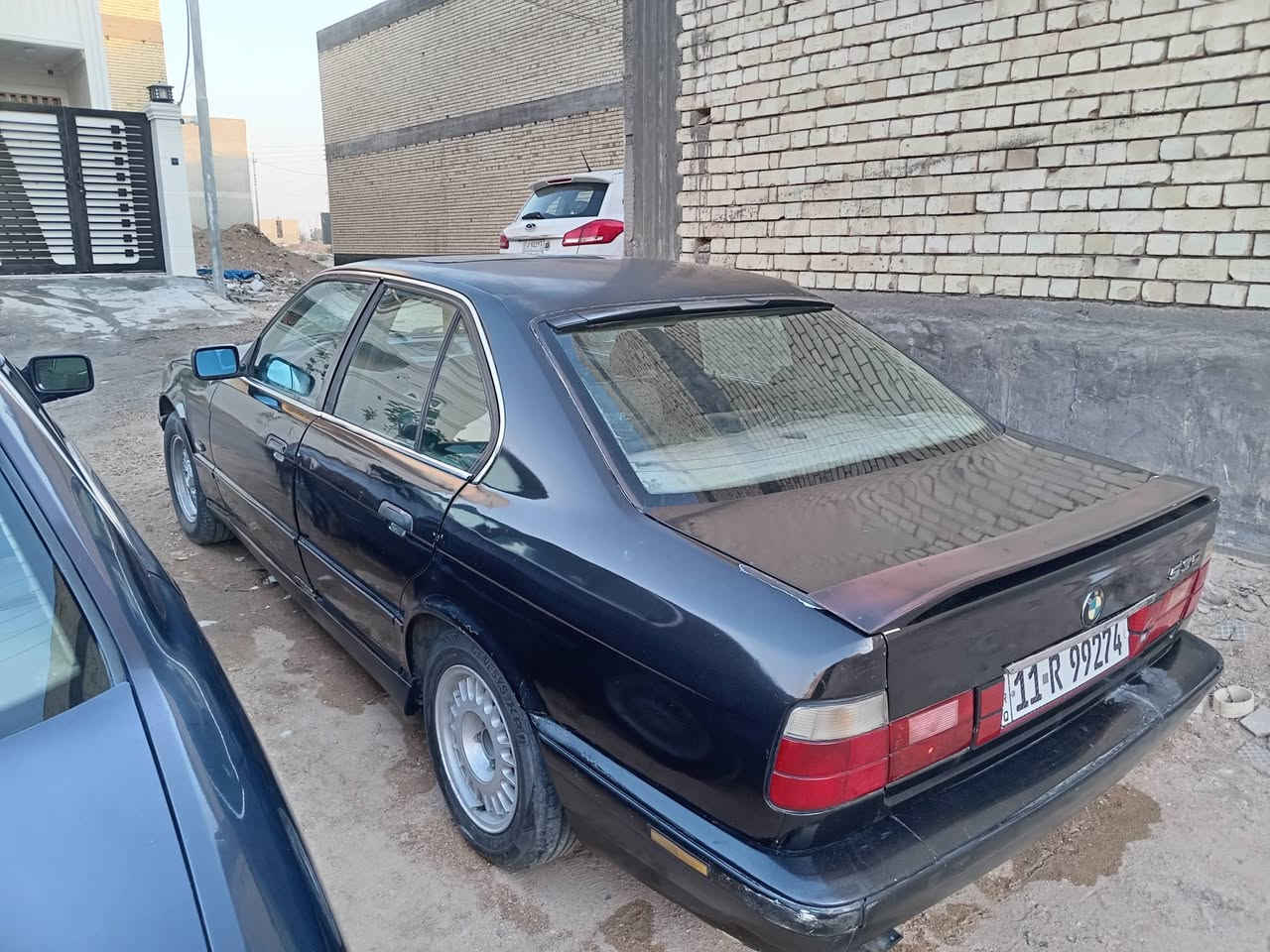 سلام عليكم
BMW 535...
 موديل 91
رقم بغداد انكليزي بأسمي 
هزة وسنوية جديد 
غرفتها نظيفة محركة مفتوح3500🔓
ابيع شوف العين مصبوغة عام  
السعر 45 بيه شي بسيط 
مكانها كربلاء 
رقم: ***********
