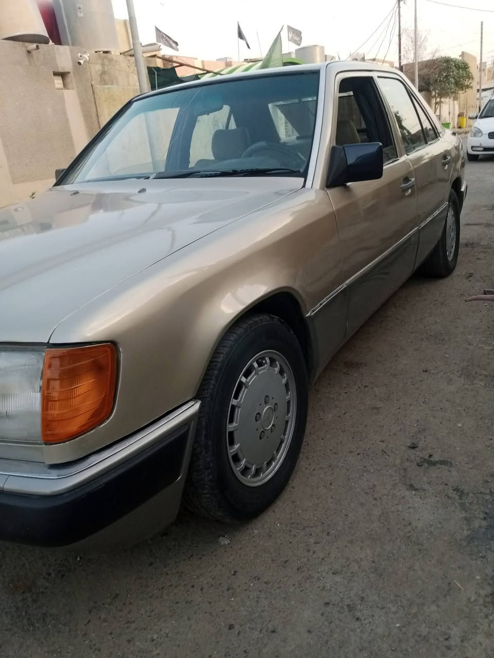 دب محور ففتي بغداد انكليزي مكفولة من الحادث والتبديل سيارة جديدة ونظيفة وجاهزة تبريد و قواعد دبلات جدد  كهربائيات وشرط عدا كيلو متر جام كهربائي 
محرك 2ونص ما تصرف عليها ألف 
بيع فقط بدون مراوس أو قسط 
بغداد الحسينية المعامل 
***********
***********
